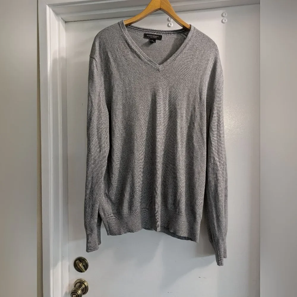 Banana Republic Gray V-Neck Sweater Luxury Blend Silk, Cotton And Cashmere